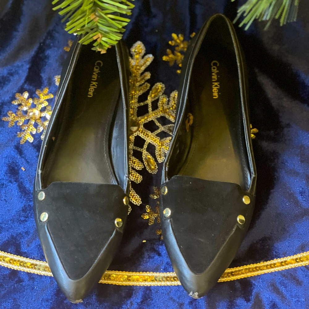 Gorgeous black and gold Calvin Klein flats. Size 8.5.
